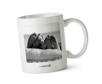 "Senmediastintas" ofrece como agasallo unha taza persoalizada pola compra doutra.